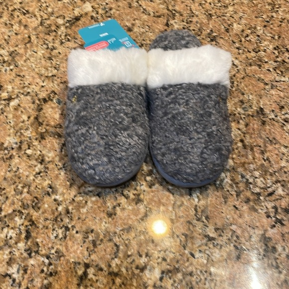 HomeTop Women’s Cozy Gray Slippers with White Plush Faux Fur Trim - Picture 2 of 10